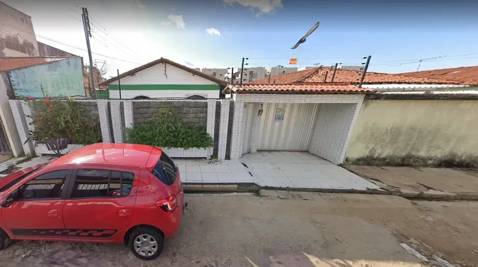 Imagem Casa com 5 Quartos à Venda, 222 m² em Aeroporto - Teresina