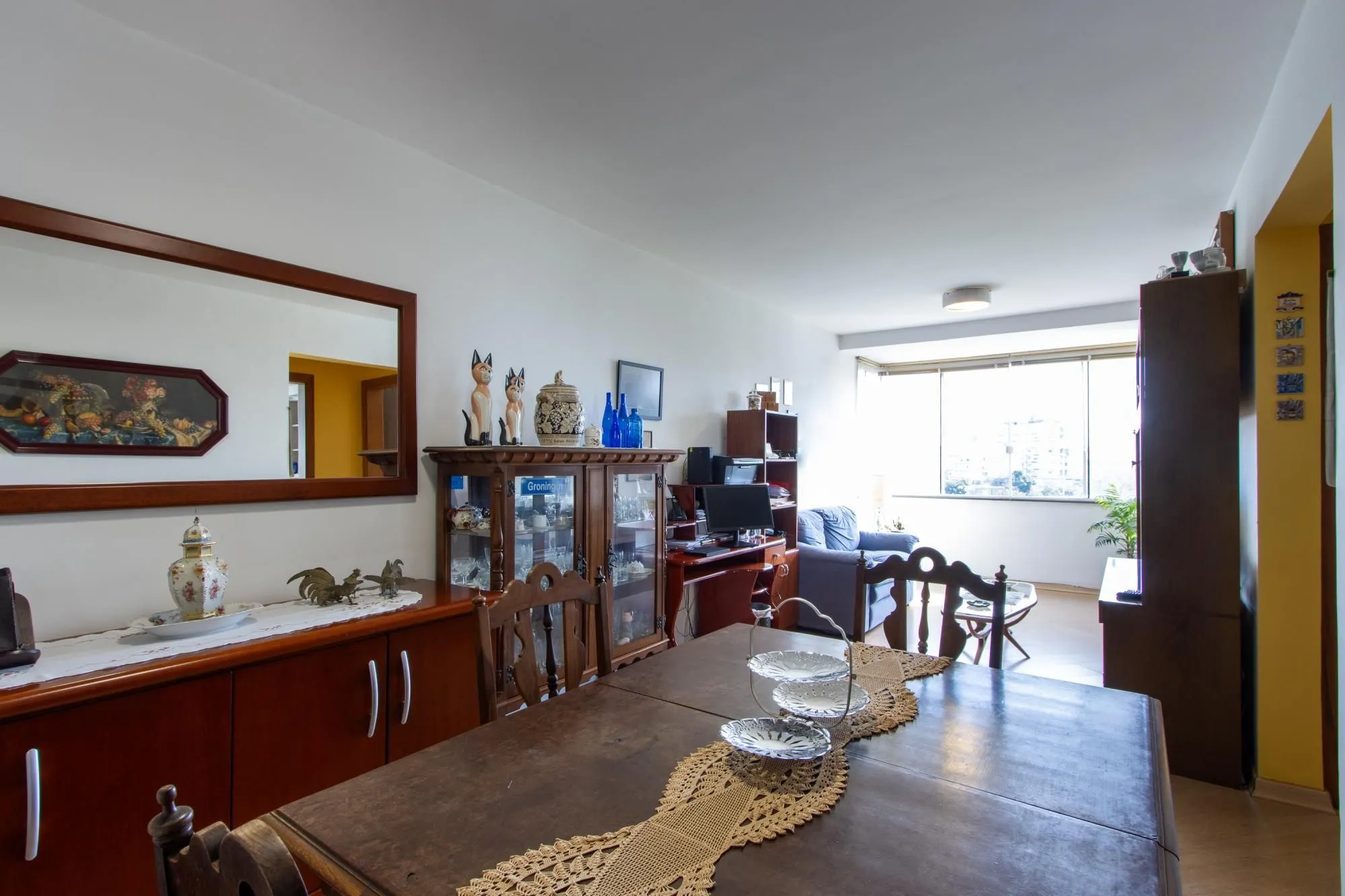 Imagem Apartamento de 2 dormitórios, na zona sul de Porto Alegre, semi-mobiliado, churrasqueira e box escriturado.