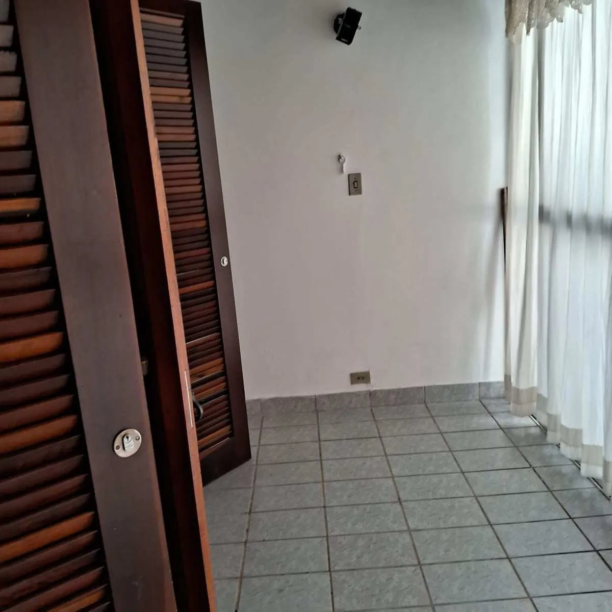 Imagem Casa à venda em Guarujá, Enseada, com 1 quarto, com 70 m2, Condomínio Mandaguari