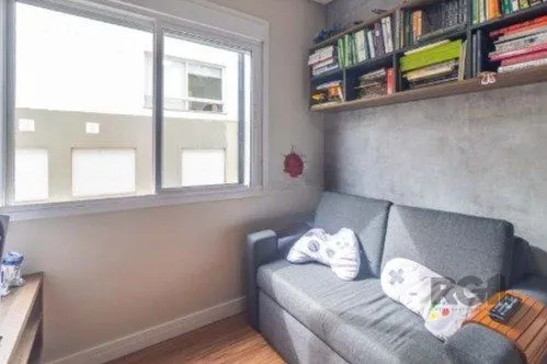 Imagem Casa impecável e mobiliada, com 3 niveis, possui 3 dormitórios sendo 1 suíte, 4 banheiros