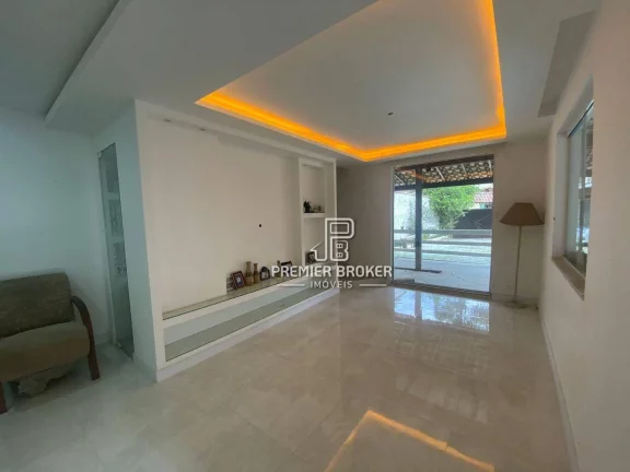 Imagem Casa à venda, 264 m² por R$ 740.000,00 - Albuquerque - Teresópolis/RJ