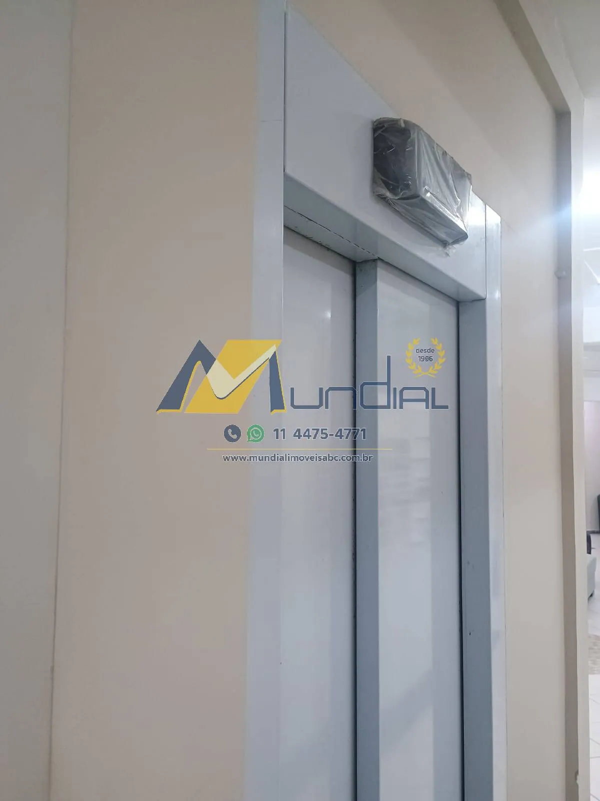 Imagem Salão Comercial 242 m² com 8 Vagas no Bangu, Santo André.
