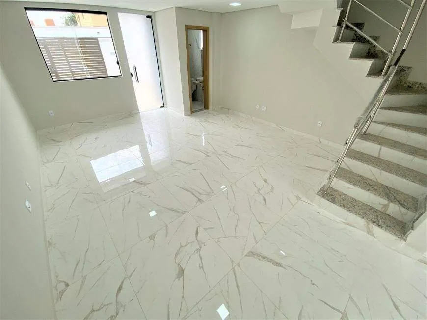 Foto do imóvel Casa duplex à venda, 3 quartos, 1 suíte, 2 vagas, Santa Rosa - Belo Horizonte/MG