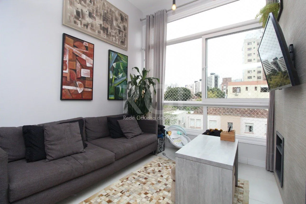Imagem Cobertura para Venda - 106.84m², 3 dormitórios, sendo 2 suites, Petrópolis