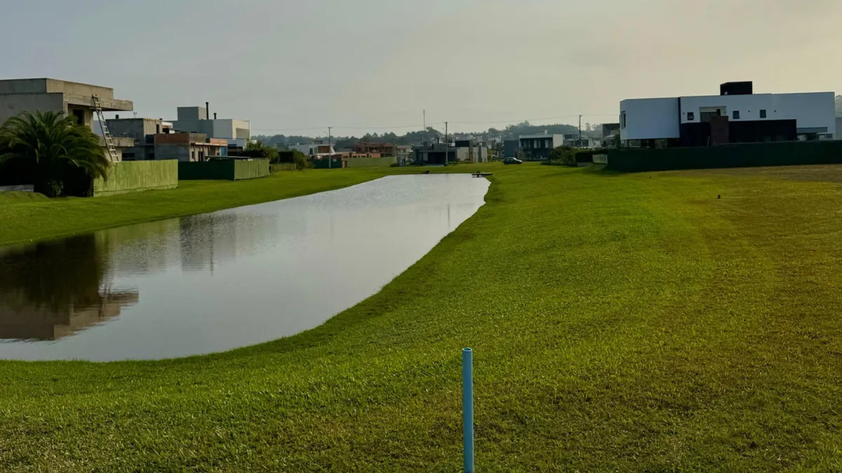 Imagem Terreno em Condomínio à venda em Torres, Engenho Velho, 1698m2