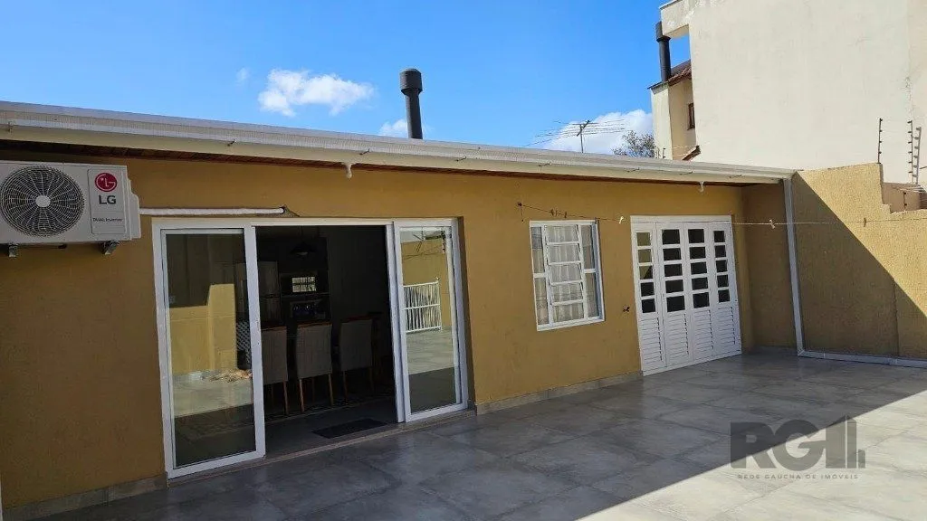 Imagem Casa 3 dormitórios, 5 vagas, 155 m² área construída, terreno 300m², Nonoai.