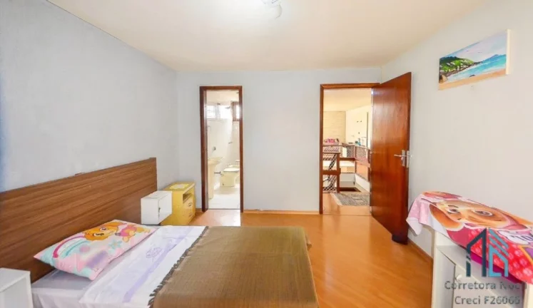 Imagem Casa com edícula a venda, 04 quartos sendo 02 suítes, no Bairro Guabirotuba em Curitiba PR