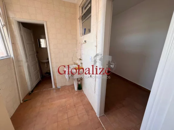 Imagem Apartamento com 2 suítes, vaga demarcada, elevador, todo reformado, amplo no Marapé em Santos por R$ 560.000,00