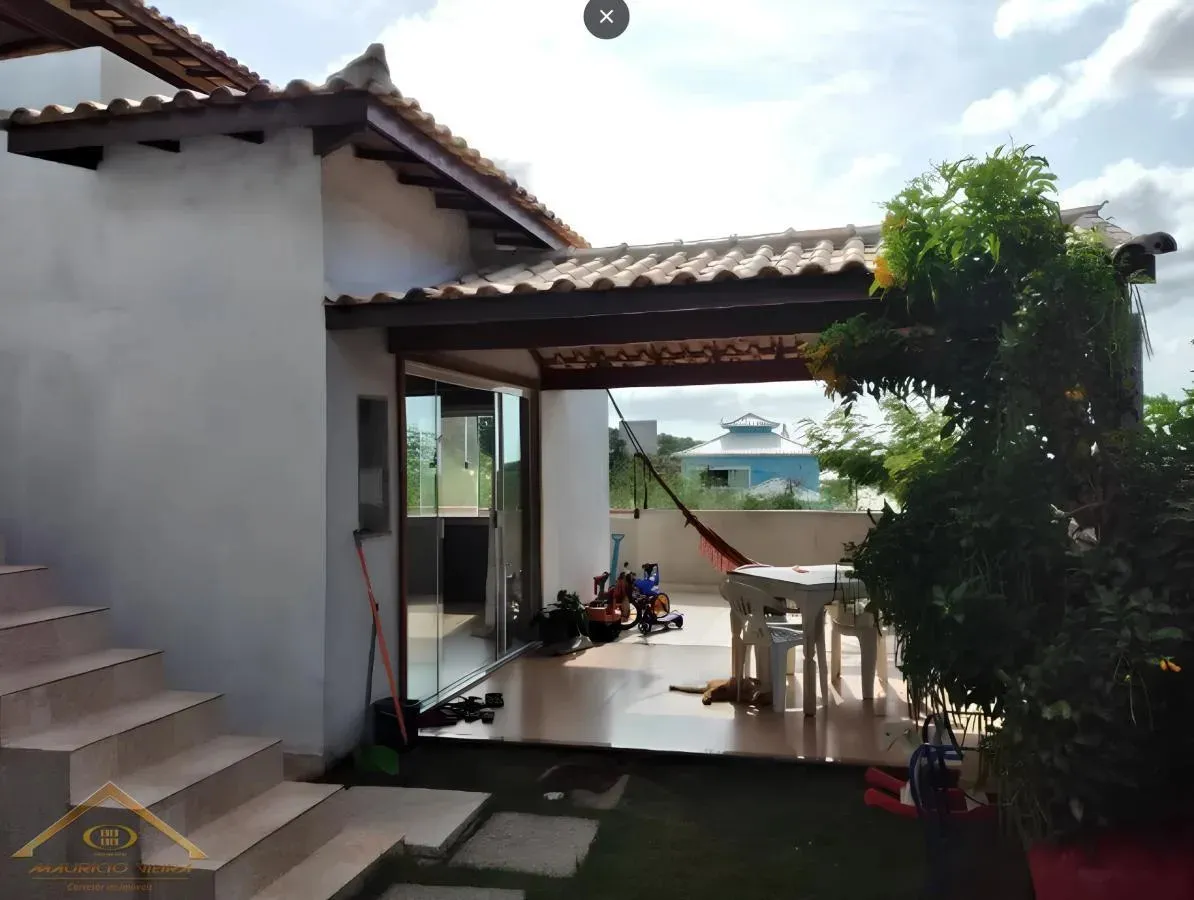 Imagem Casa em Condomínio para Venda em Cabo Frio / RJ no bairro Peró