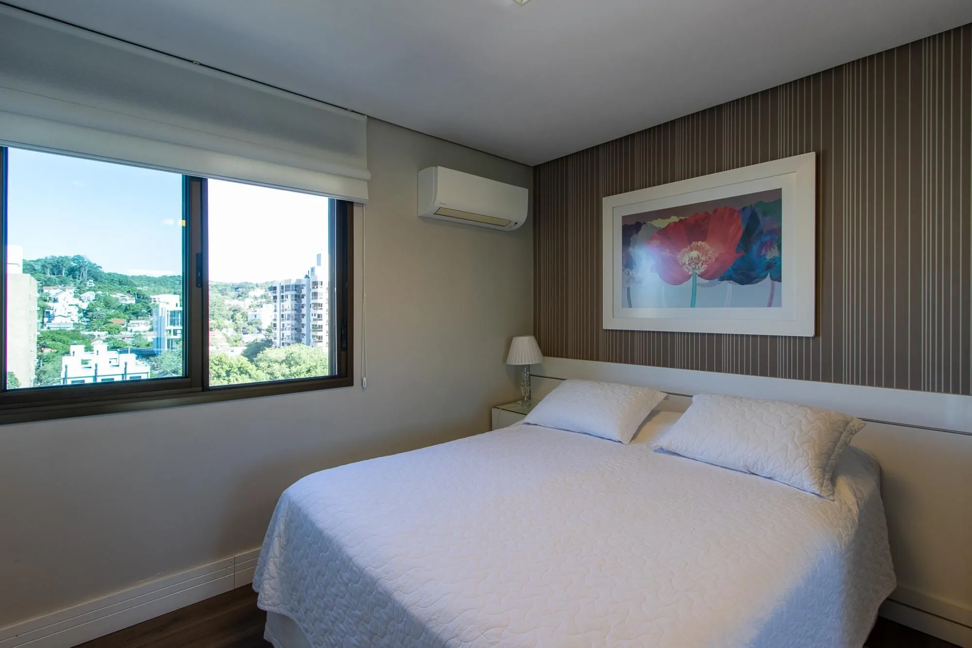 Imagem Excelente apartamento de 3 dormitórios, 1 suíte e 2 vagas no bairro Tristeza.
