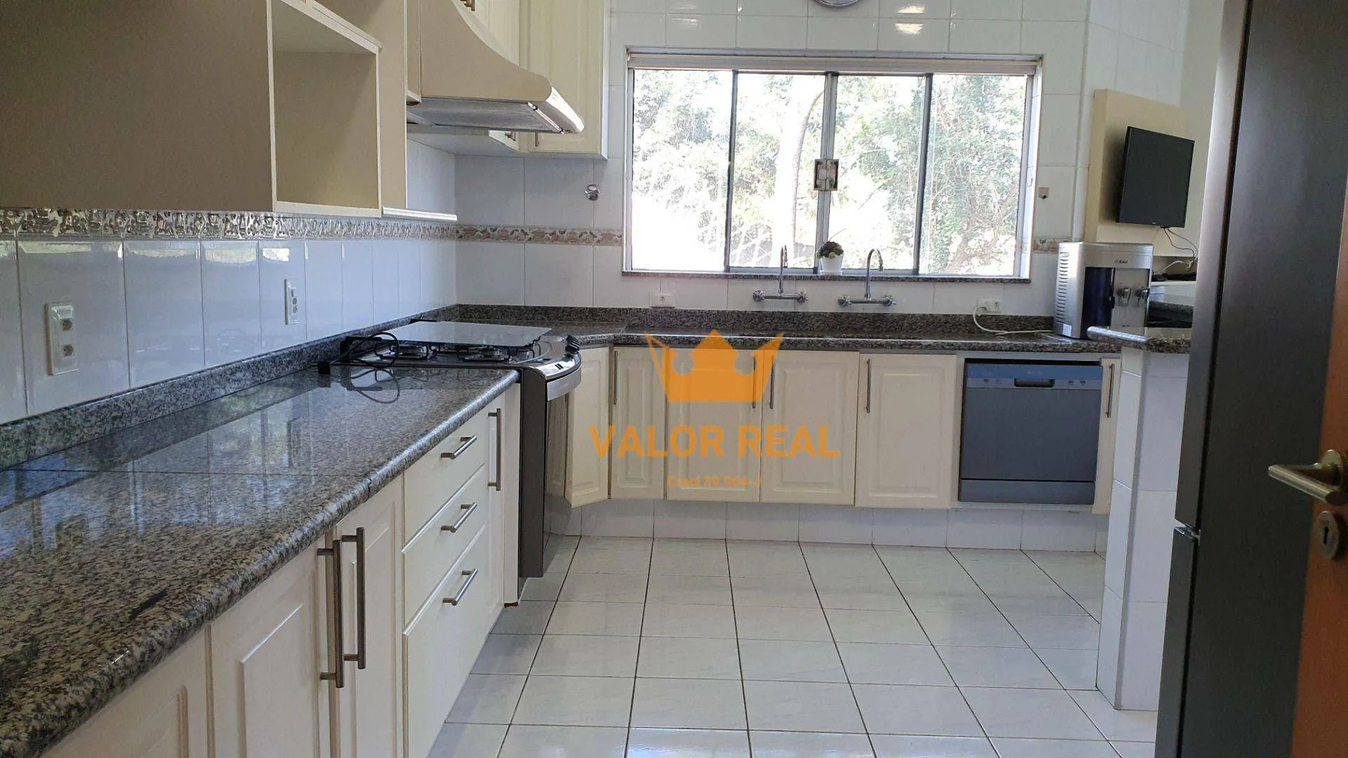 Imagem CASA DE ALTO PADRÃO NO CONDOMÍNIO MALOTA | VISTA PARA A SERRA DO JAPI | 4 SUÍTES
