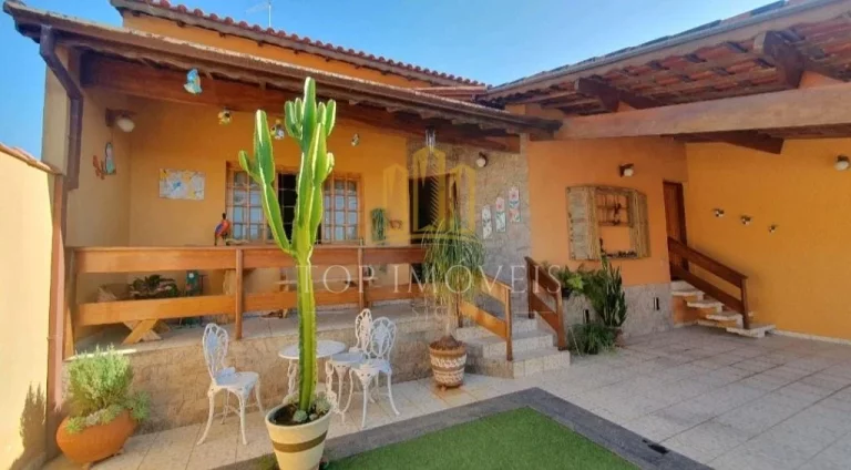 Foto do imóvel Excelente Casa Térrea à Venda em Caçapava/SP | 3 Dormitórios | 260m² Terreno | R$ 640.000 em Rua João Alves