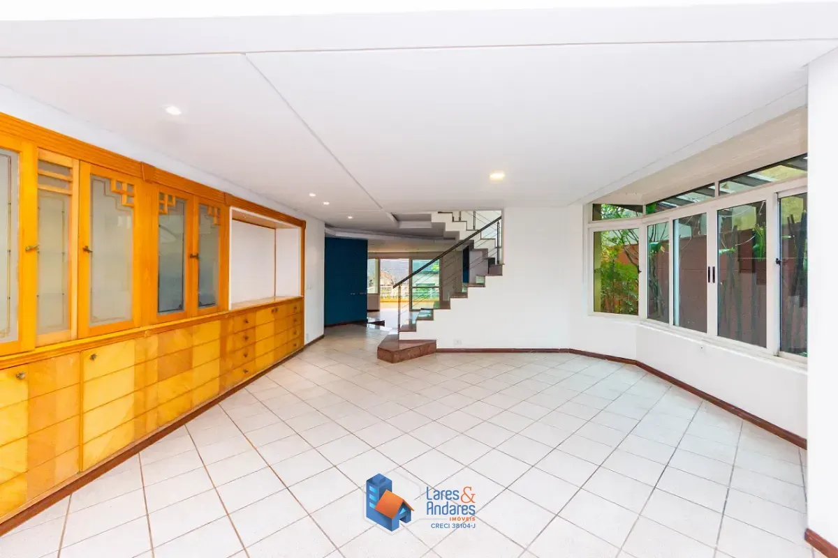 Imagem Casa para venda em Vila Inah com 4 quartos, sendo 3 suítes, 304m²