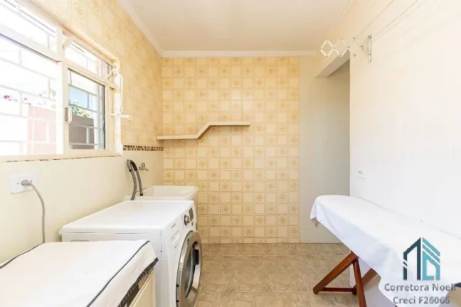 Imagem Casa térrea com área de lazer, 03 quartos sendo 02 suítes, no Santa Cândida em Curitiba PR