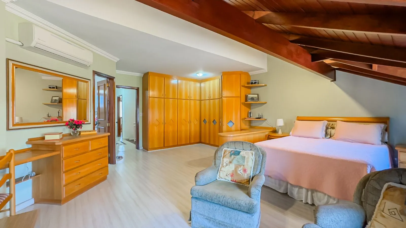 Imagem Casa à venda em Porto Alegre, Chácara das Pedras, com 3 quartos, 261m2