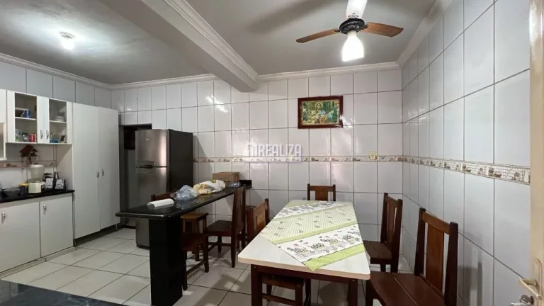 Imagem Casa à venda no bairro Jardim América, Uberaba - 4 dormitórios, área de lazer e churrasqueira!