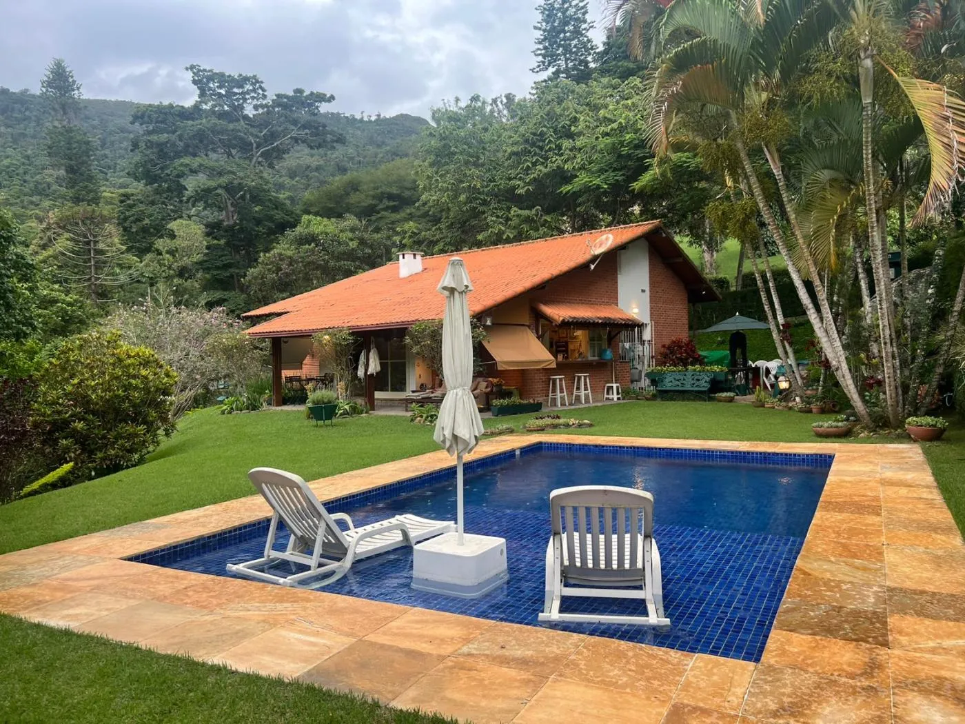 Foto do imóvel Casa em Condomínio para Venda em Petrópolis / RJ em Avenida Country Club
