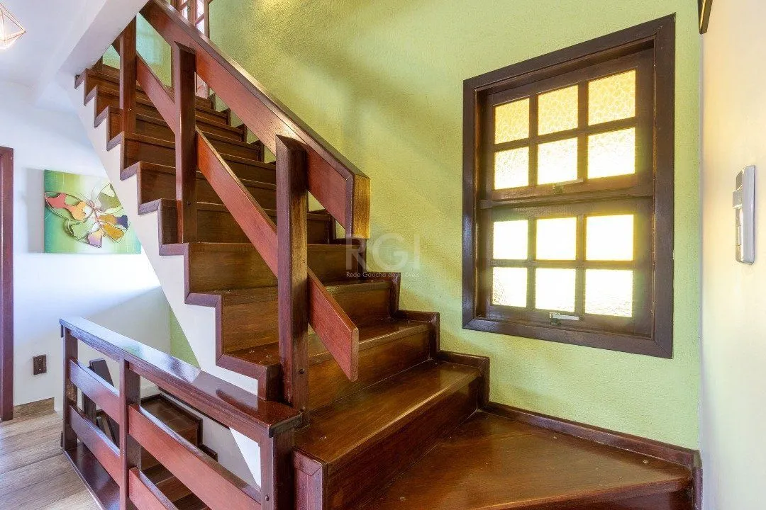 Imagem Casa para Venda - 300m², 5 dormitórios, 2 vagas - Cavalhada