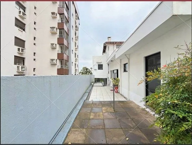 Imagem Casa para Venda - 3 dormitórios, sendo 1 suites, 2 vagas - Menino Deus