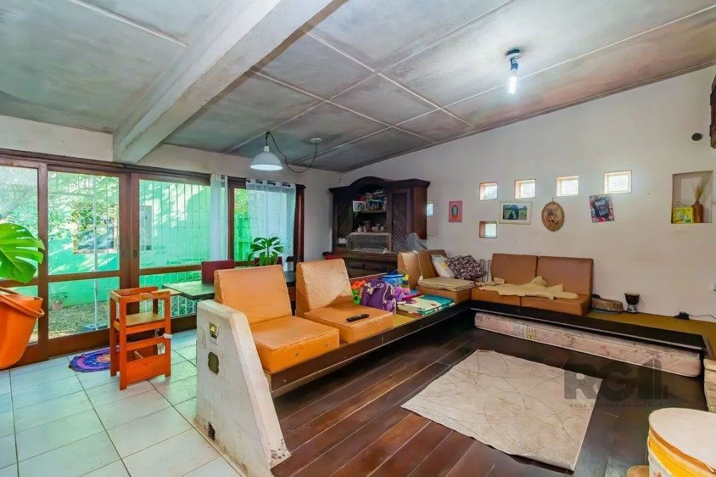 Imagem Casa de 4 dormitórios no bairro Belém Novo