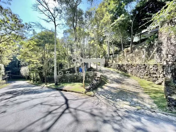 Imagem Casa no Condomínio Moinho Velho 04 Dormitórios sendo 2 suítes