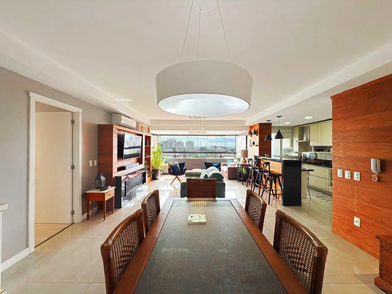 Imagem Apartamento de 3 suítes com 3 vagas, 136 m2 próximo ao Shopping Iguatemi.