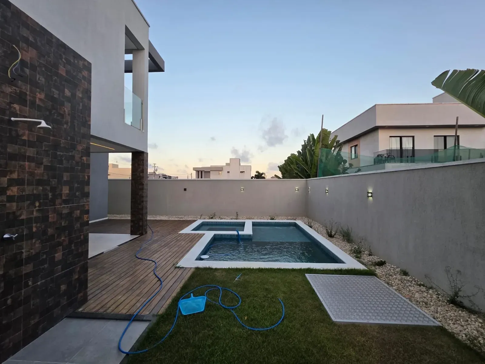 Imagem Casa de Condomínio com 3 Quartos à Venda, 195 m² em Cidade Alpha - Eusébio
