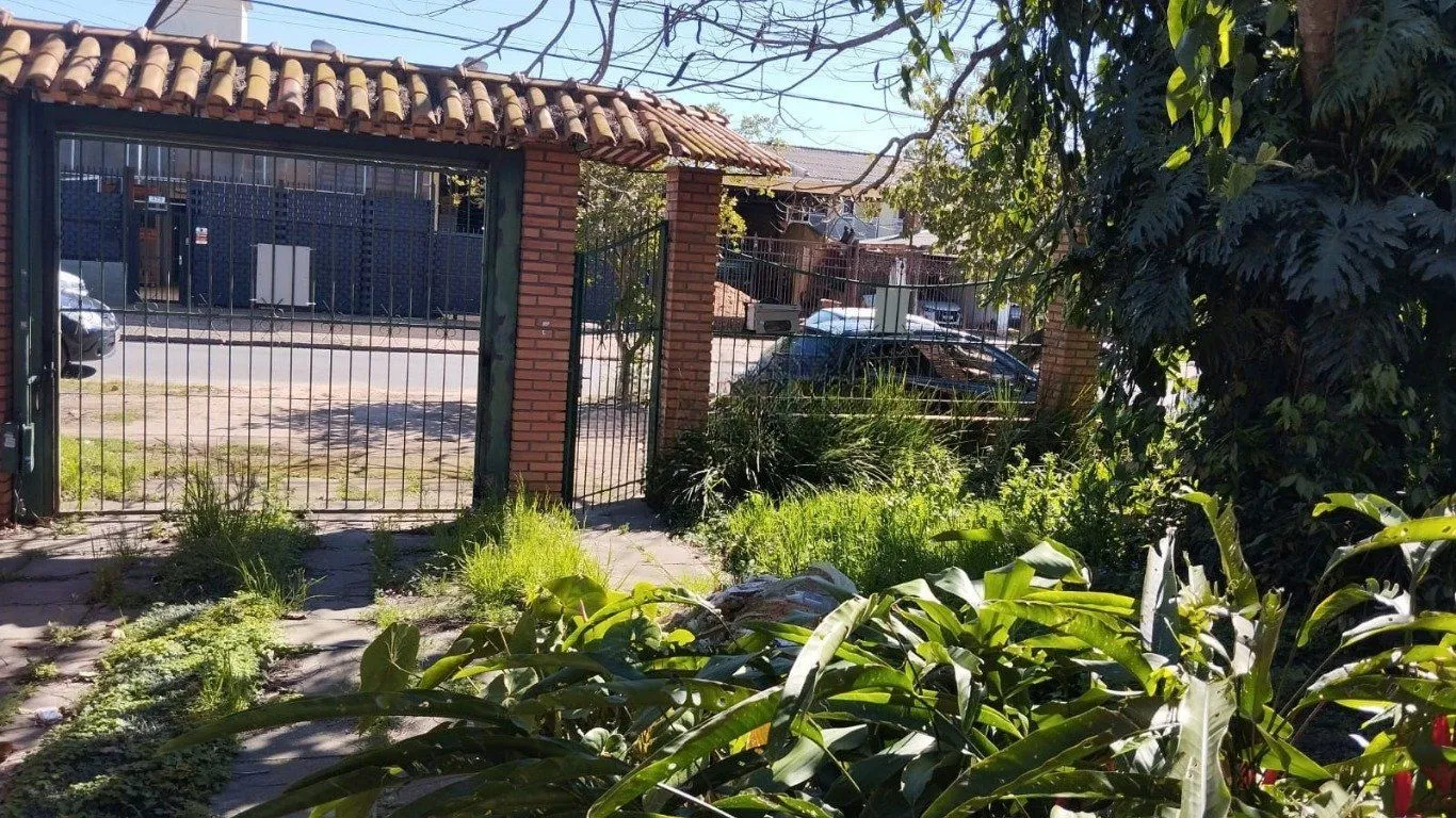 Imagem Casa com 4 quartos e 257m² à venda em Guarujá, Porto Alegre.