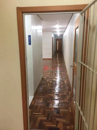 Imagem No bairro Farroupilha, prédio comercial.