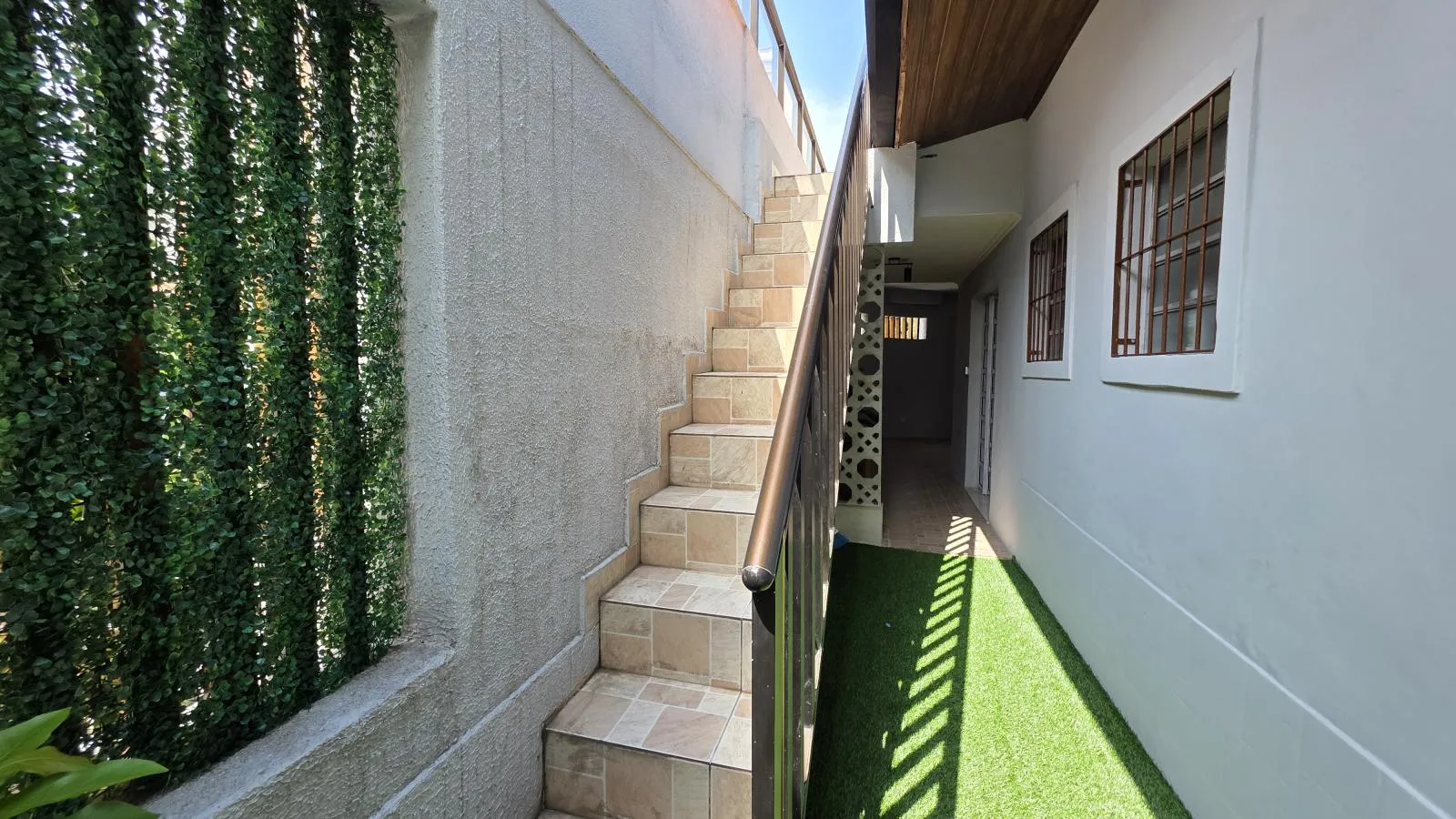 Imagem Casa para Venda em Praia Grande, Guilhermina, 2 dormitórios, 1 suíte, 2 banheiros, 3 vagas