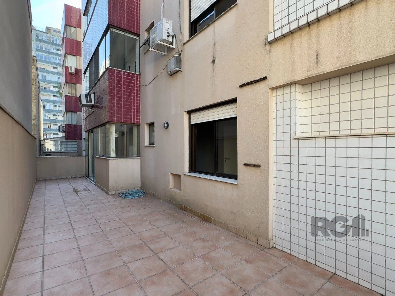 Imagem APARTAMENTO GARDEN, 2 DORMITÓRIOS E 1 VAGA DE GARAGEM COM ÓTIMA LOCALIZAÇÃO NO MOINHOS
