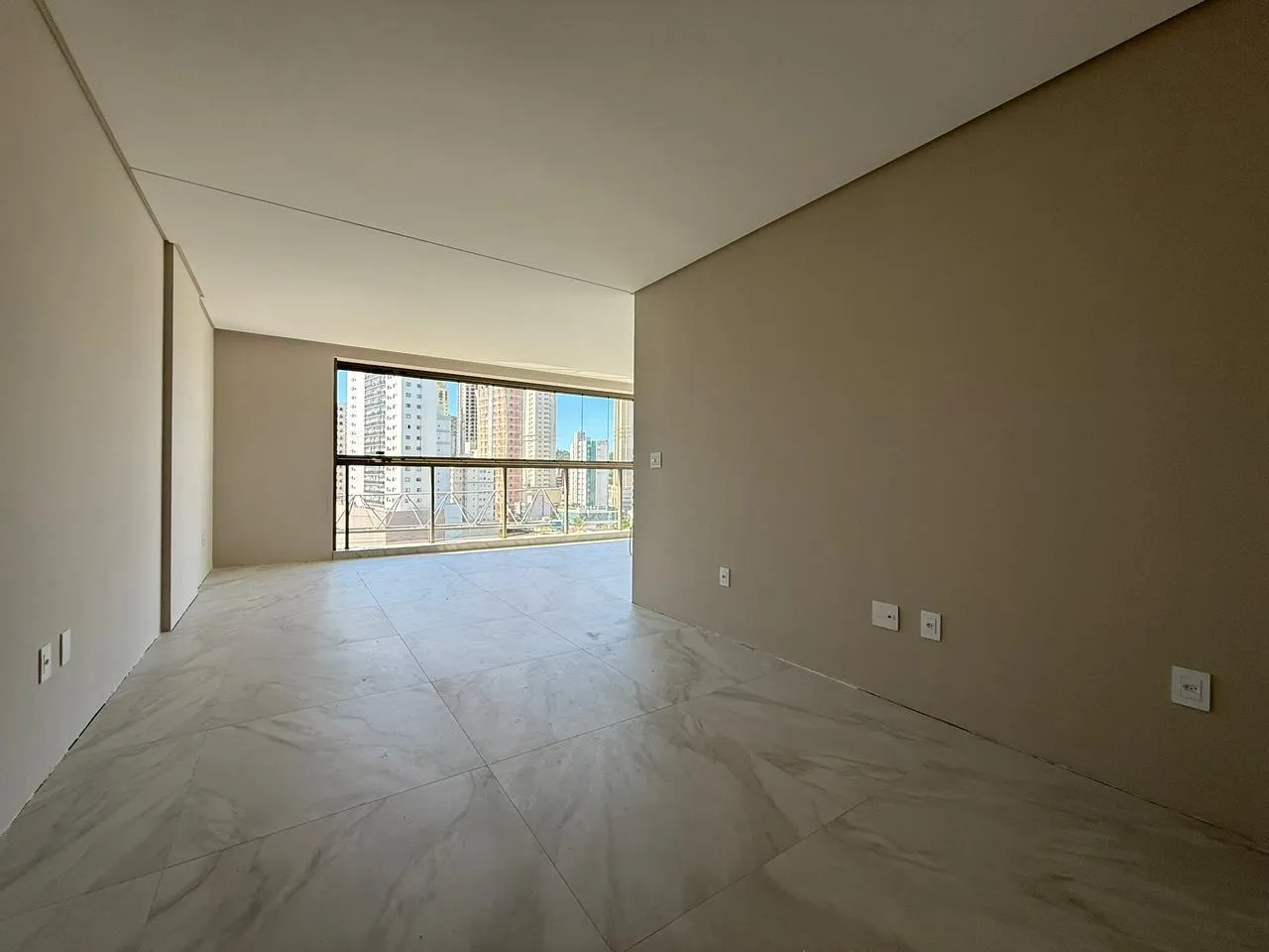 Imagem Apartamento com vista para o mar à venda com 105m2 por R$ 3.000.000,00