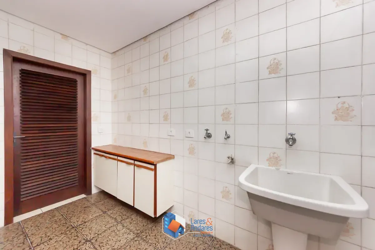 Imagem Sobrado para venda em Jardim Londrina com 4 quartos, sendo 1 suíte, 340m²