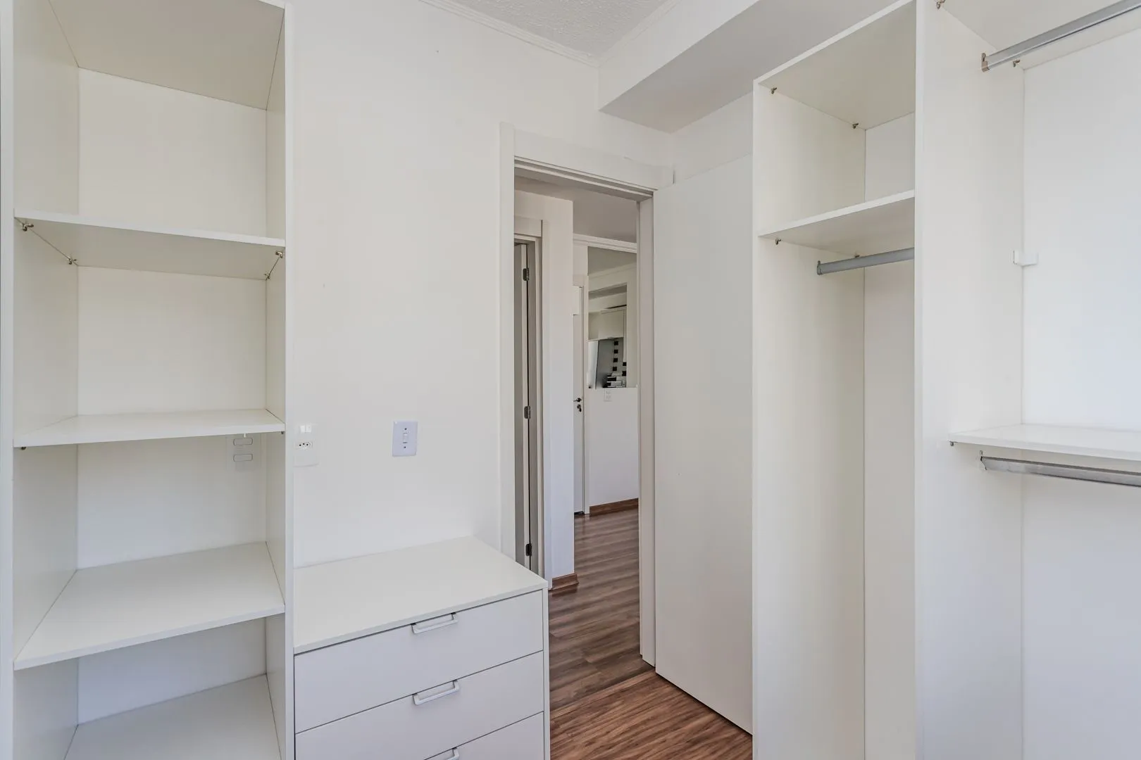 Imagem Apartamento no Sarandi de 2 dormitórios vaga e infra DESOCUPADO
