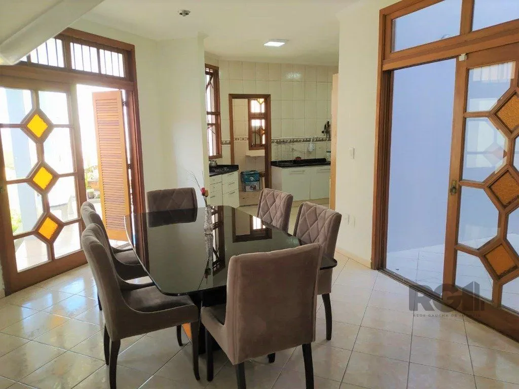 Imagem Casa 234m² - 3 dormitórios, 1 suíte e vaga para 6 carros no Jardim São Pedro