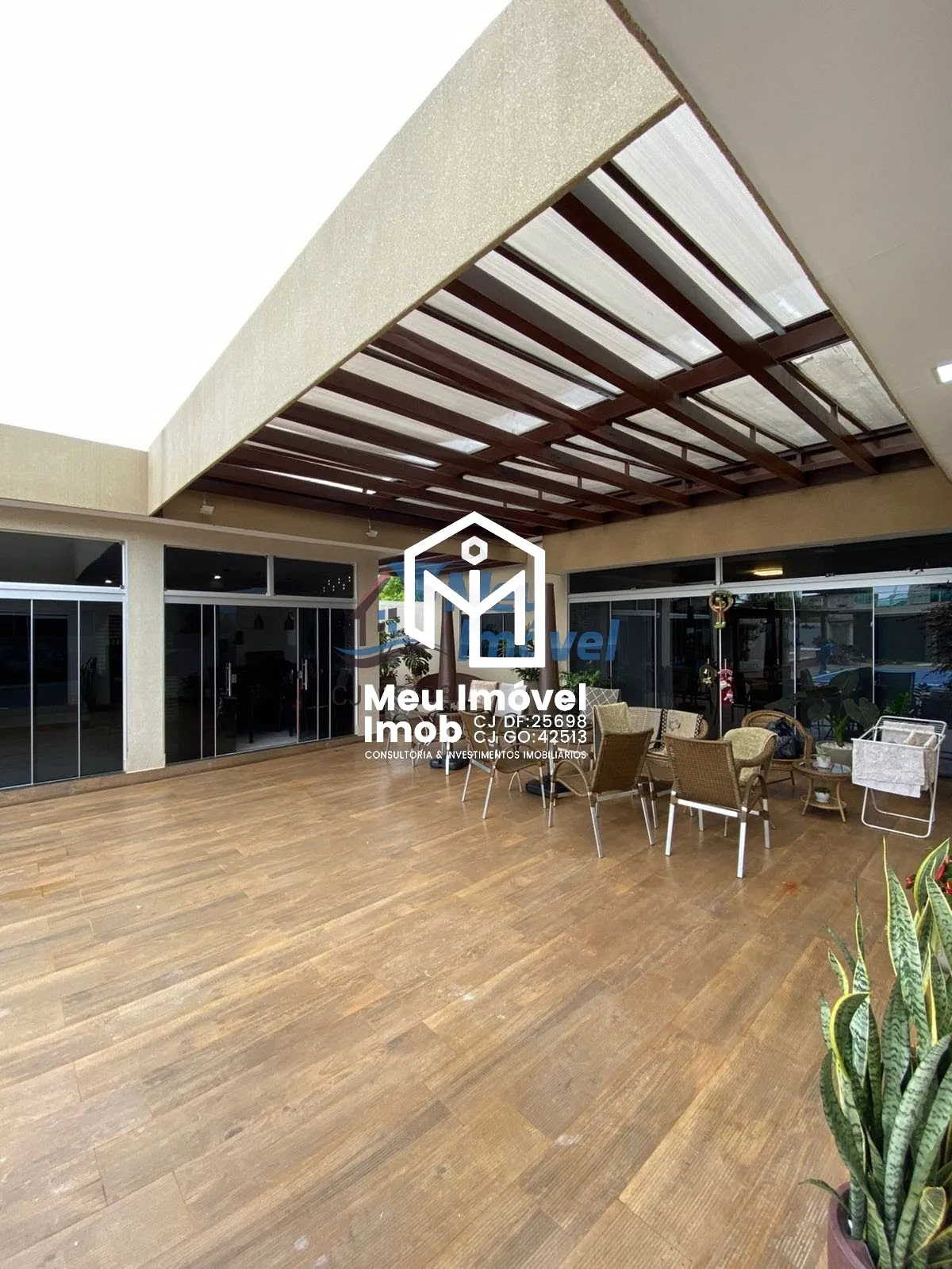 Imagem Casa 3 Quartos 2 Suítes 4 Vagas 800m² Gama/DF