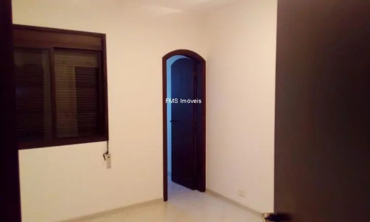 Imagem Apartamento em Moema, São Paulo-SP: 3 quartos, 3 suítes, 5 banheiros, 4 vagas, 238m². Venha conferir!