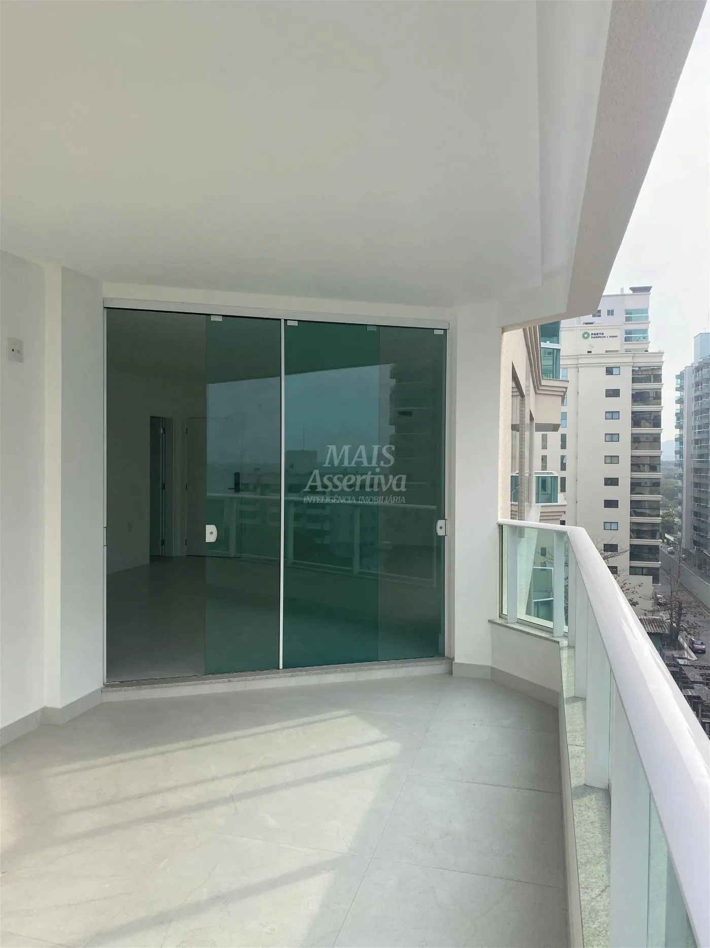 Imagem Excelente Apartamento com 03 Suítes para Venda em Itapema Meia Praia