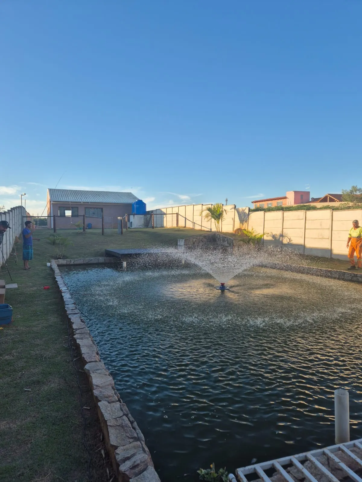Imagem Chácara à venda em Araçoiaba da Serra-SP, bairro Cercado: 1 sala, 2 banheiros, 12 vagas de garagem, 100,00 m² de área.