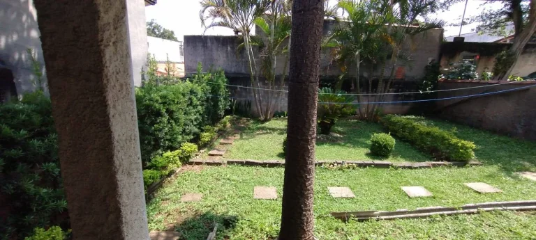 Imagem Casa Térrea com Terreno 10 x 30 Maravilhoso Para Construtor com Casa Antiga