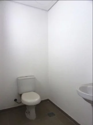 Imagem No bairro Higienópolis, sala de 43m² com vaga.