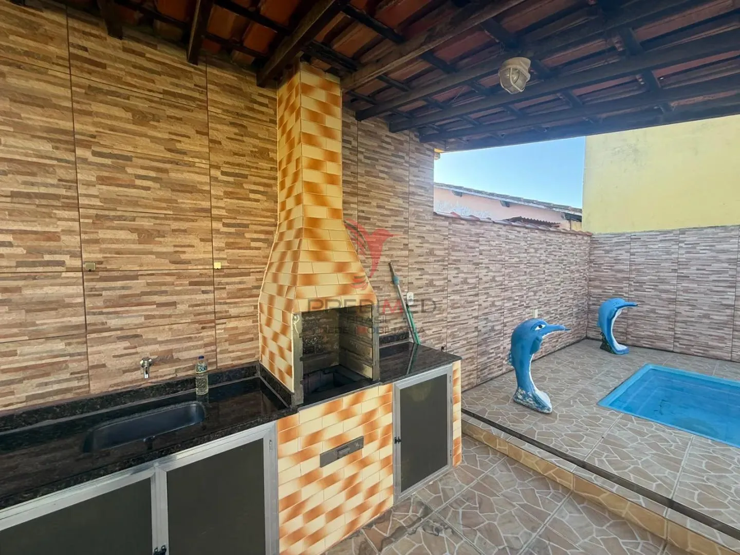 Imagem CASA À VENDA COM PISCINA - R$ 400.000