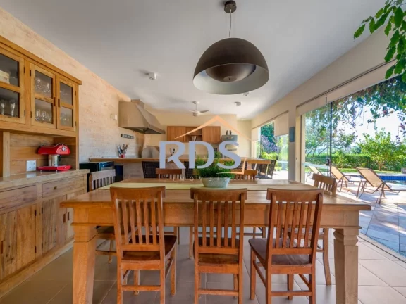 Imagem Lindíssima casa em Atibaia ,porteira fechada ! 350m² 05 suítes