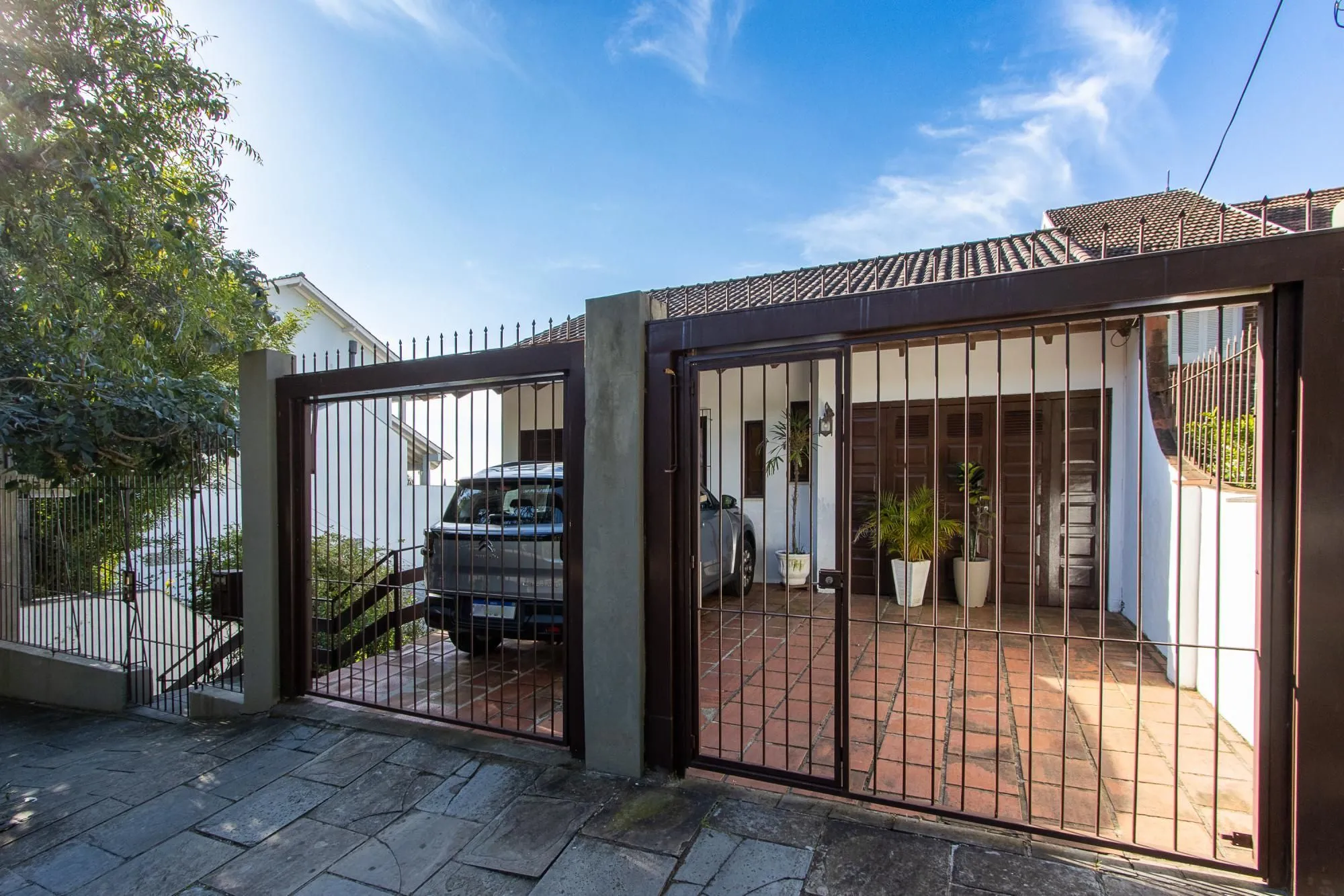 Imagem **Casa de 05 dormitórios, 03 suítes, 06 Banheiros, com 315,10m² privativos na Vila Conceição, Porto Alegre, RS**