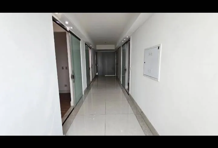 Imagem Conjunto de Salas Comerciais com Vista Panorâmica em Alphaville - 160m², 5 Banheiros e 3 Vagas Cobertas