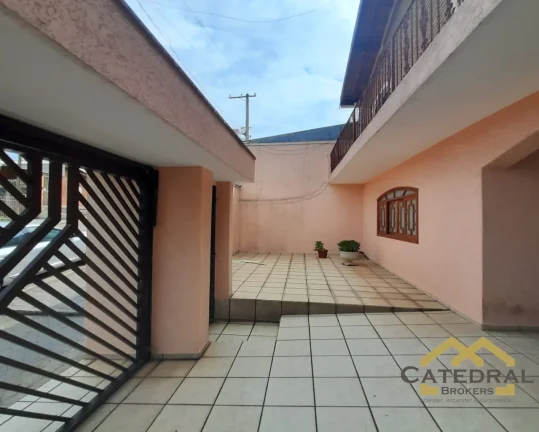 Imagem Sobrado de três dormitórios e amplo quintal na Vila Esperança em Jundiaí