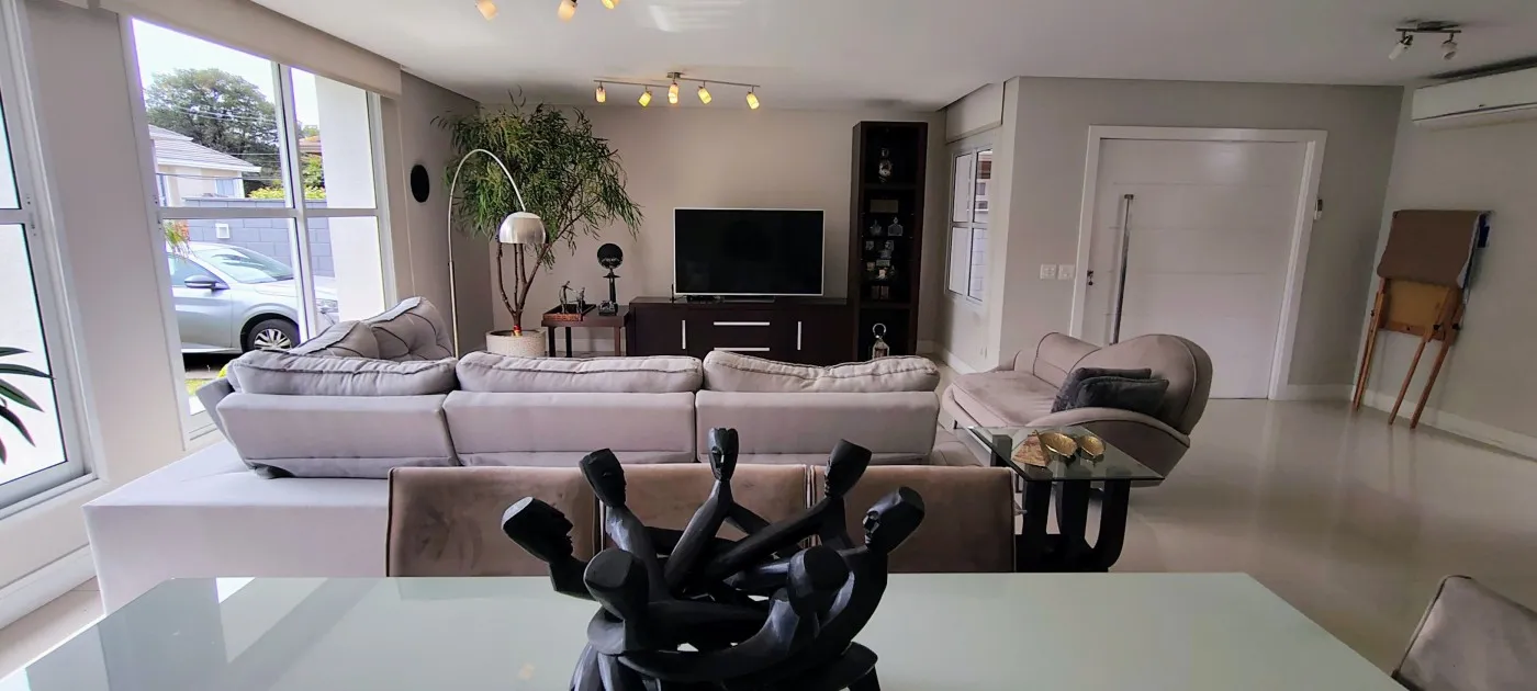 Imagem Casa em condominio fechado em Santa Feicidade. Amplo terreno