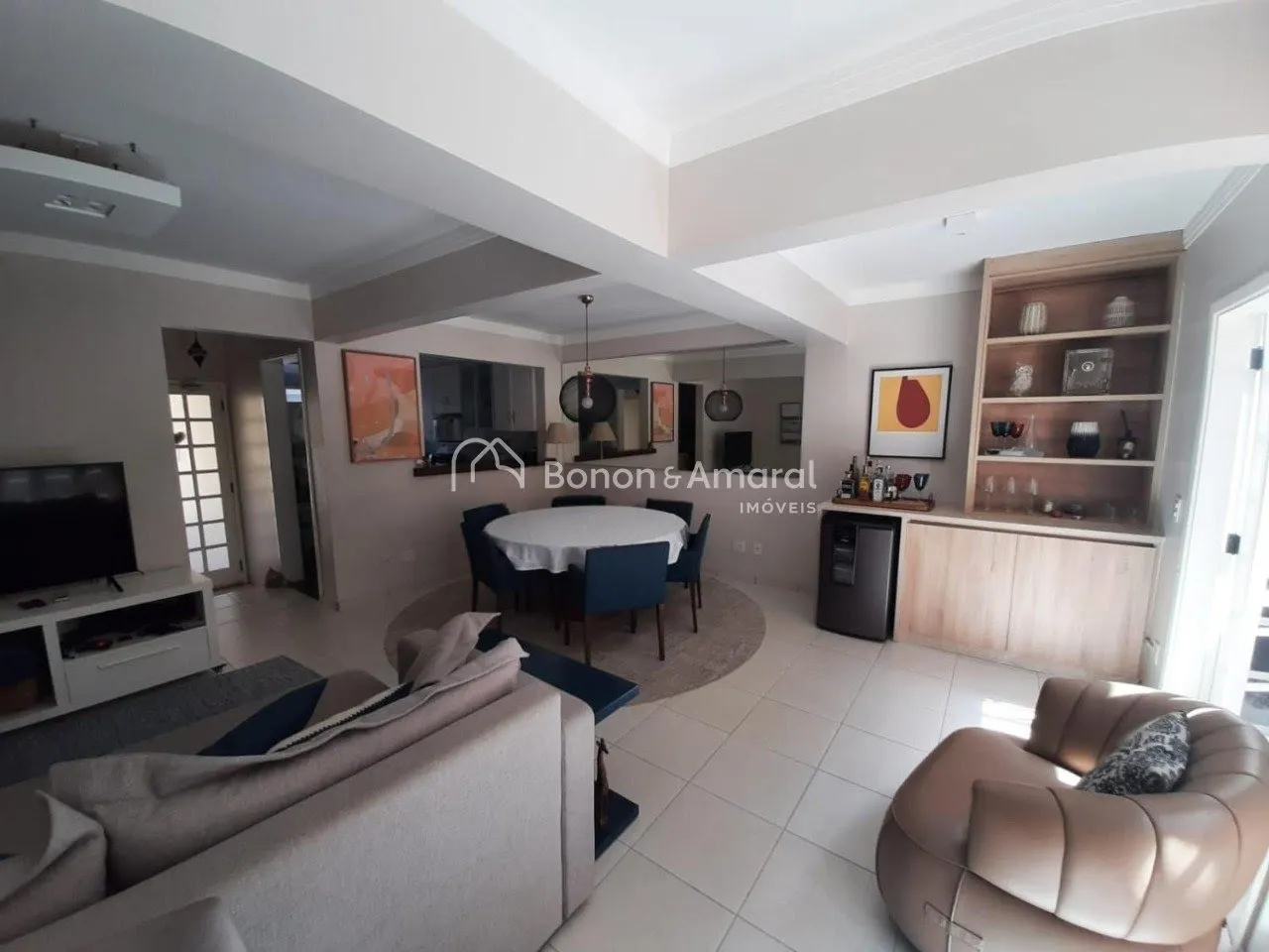 Imagem Casa Aconchegante à Venda em Condomínio Fechado em Campinas