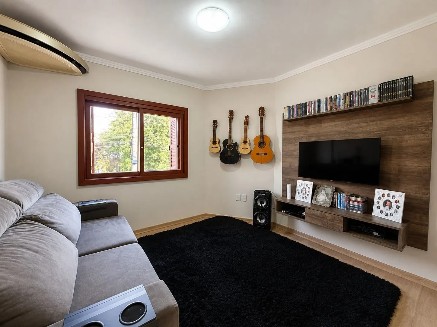 Imagem Luxuosa Residência no Cantegril | 4 Dormitórios, 3 Suítes, 273m² e 8 Vagas