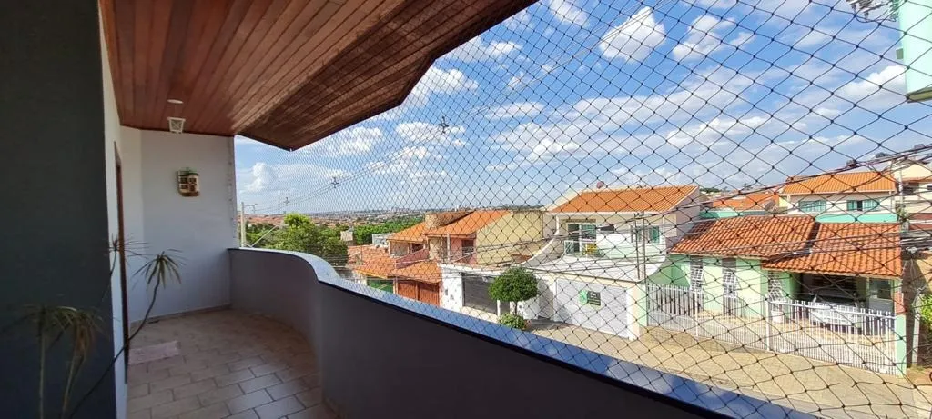 Imagem Casa Sobrado Mobiliada, com Salão Comercial de 70m² com estrutura para Restaurante/Pizzaria